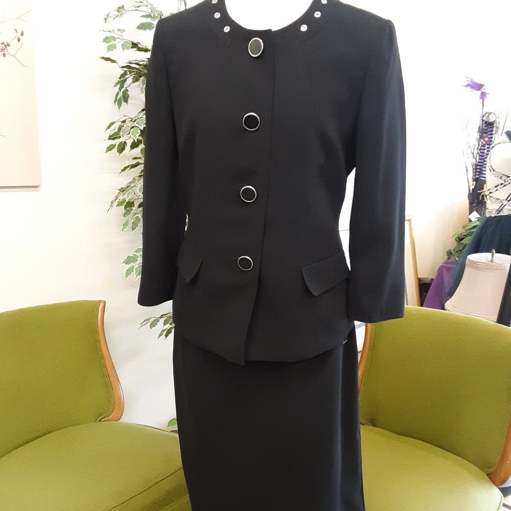 Jones Wear Skirt Suit